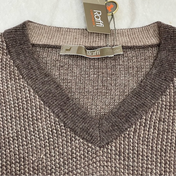 Raffi Men's L/52 wool Cashmere textured coffee V-Neck Sweater NWT - Picture 8 of 13